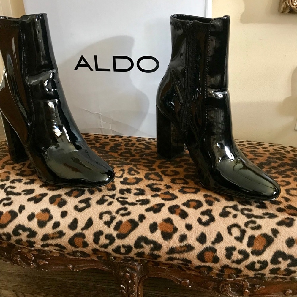 BLACK PATENT LEATHER